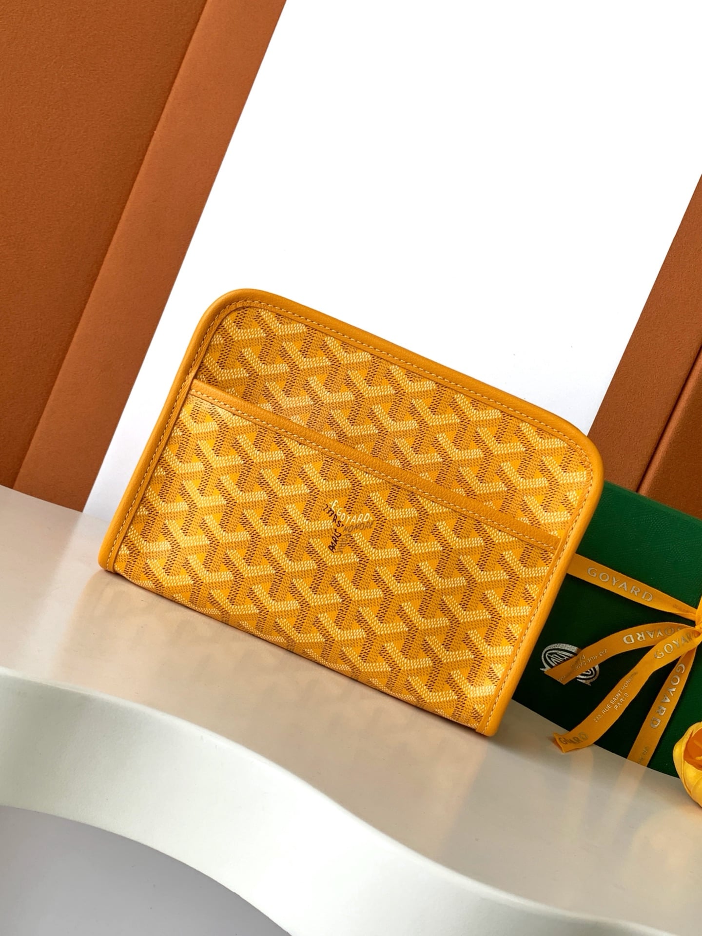 Jouvence - желтый Goyard 020800.A6
