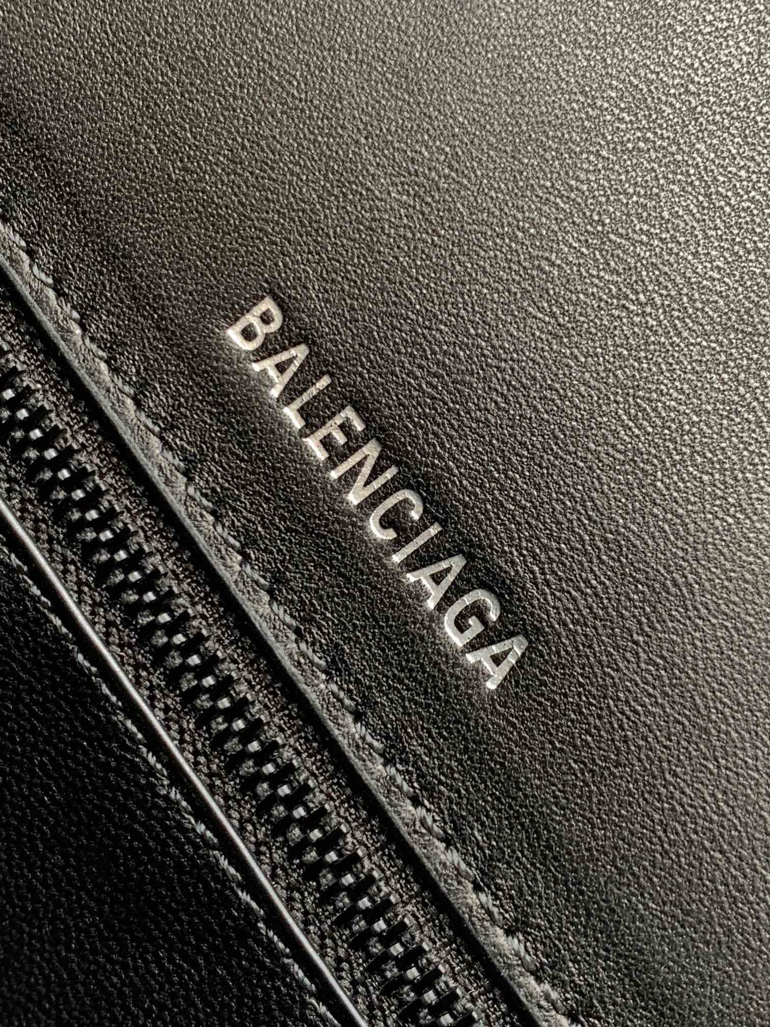 Hourglass 23cm Balenciaga 593546