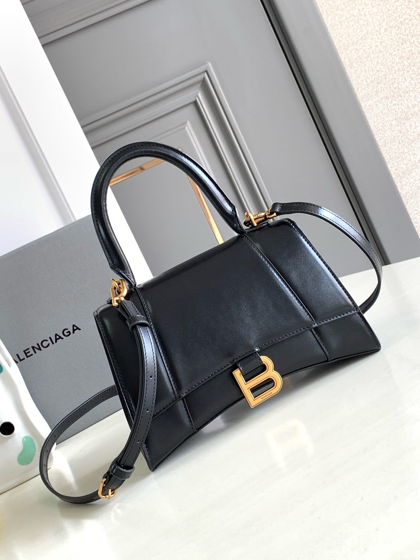 Hourglass 23cm Balenciaga 593546.1