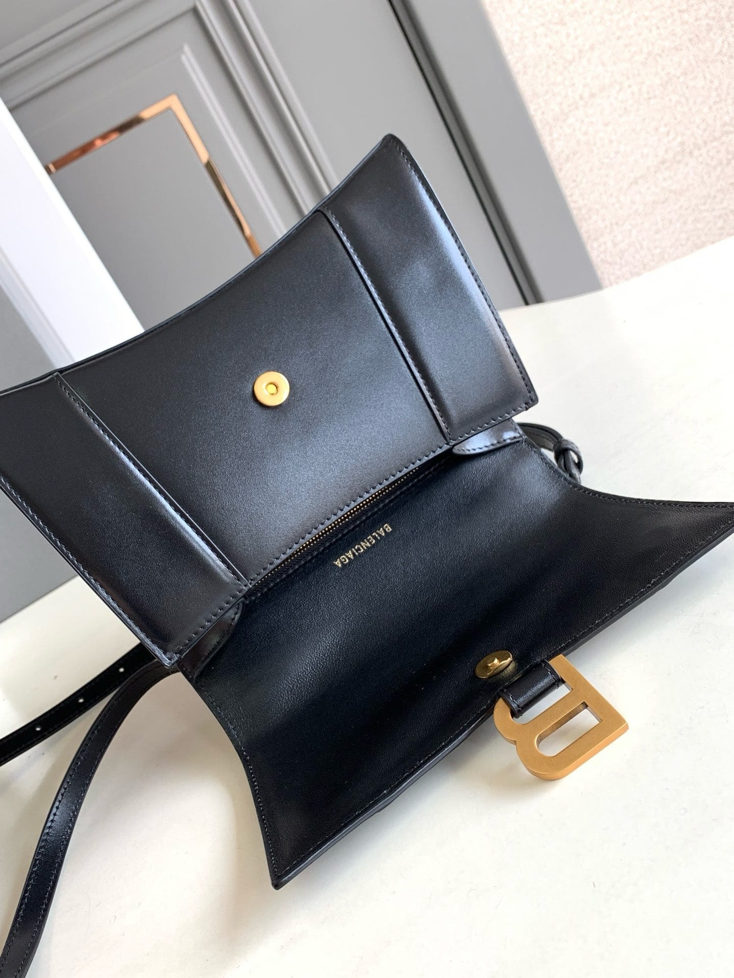 Hourglass 23cm Balenciaga 593546.1