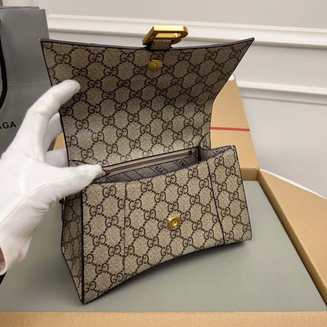 Hourglass 23cm Balenciaga 593546.39