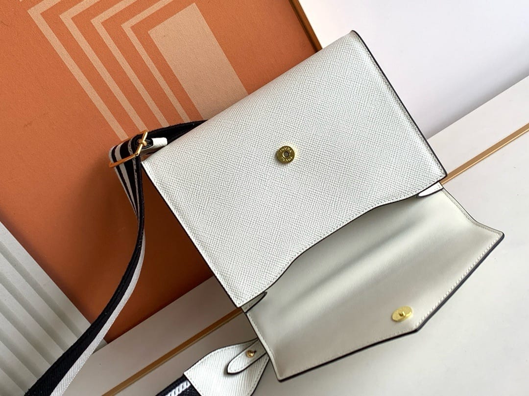 Saffiano Monochrome Prada 1BD317.0