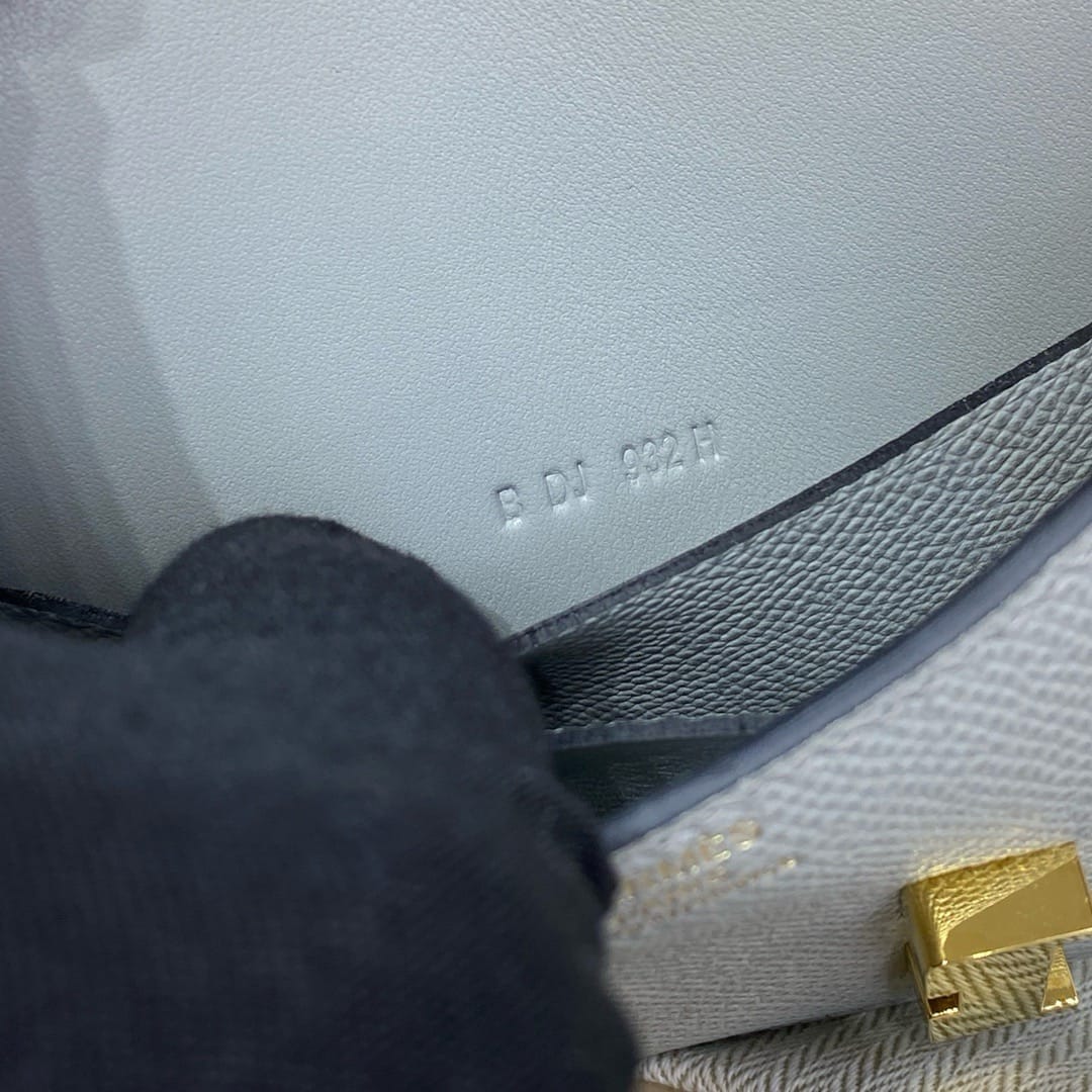 Constance Slim Hermes HConS.11