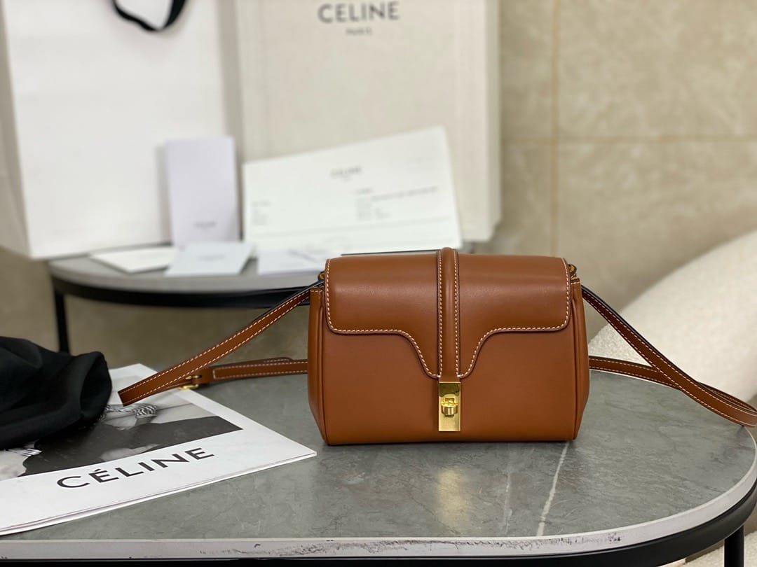 Soft 16 Mini Celine 10L535.1