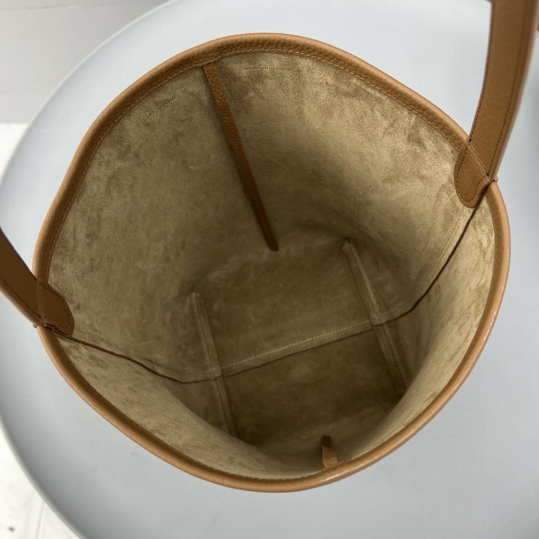 N/S Park Tote Medium The Row E688108.5