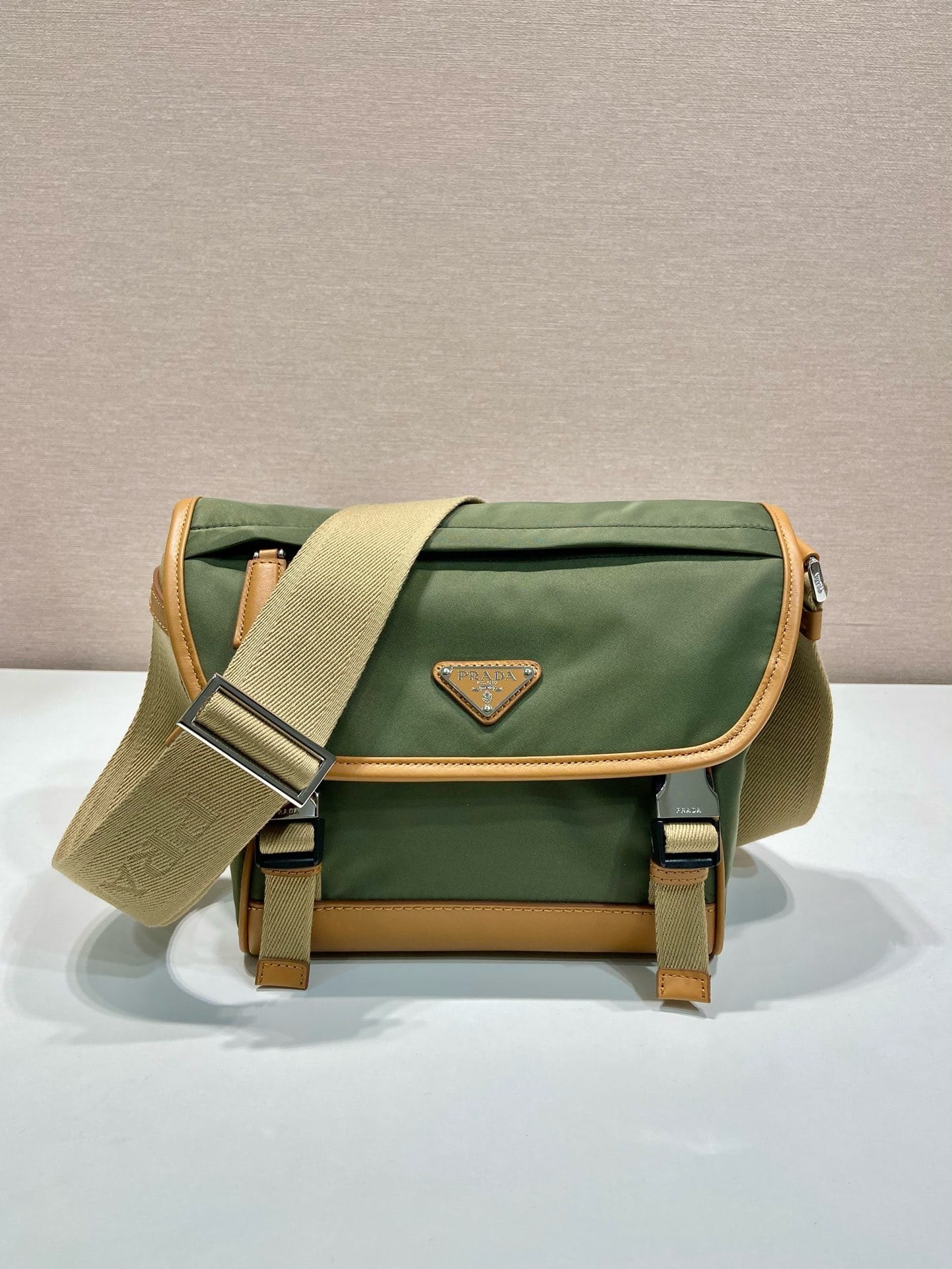 Re-nylon Messenger Prada 2VD066.2