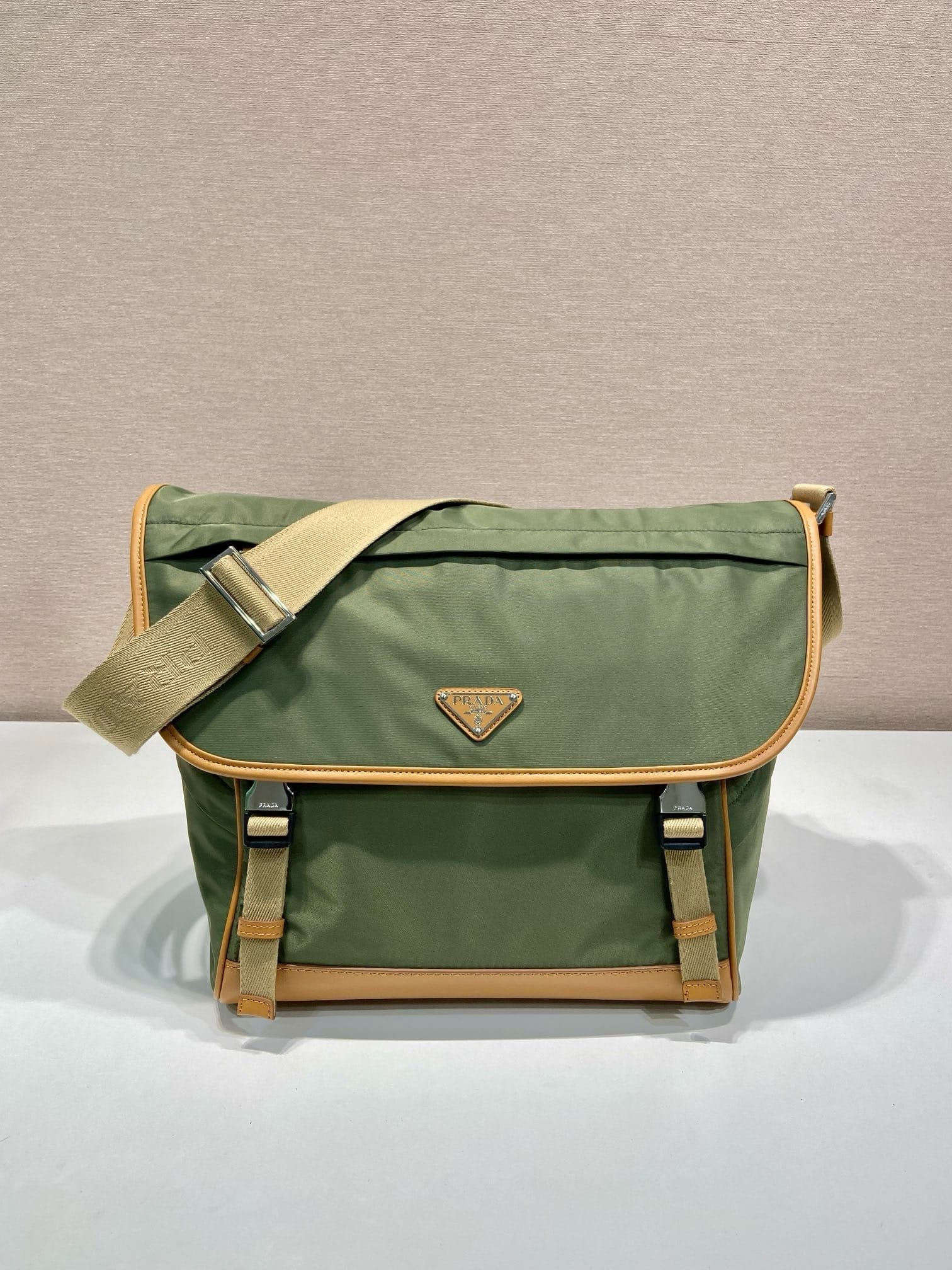 Re-nylon Messenger Prada 2VD052.1