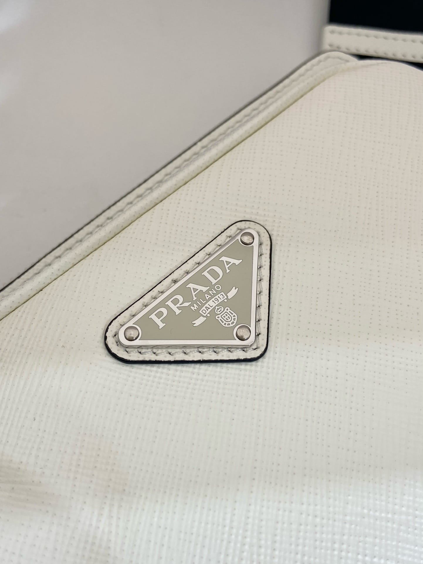 Saffiano Leather Prada 2VH156.2