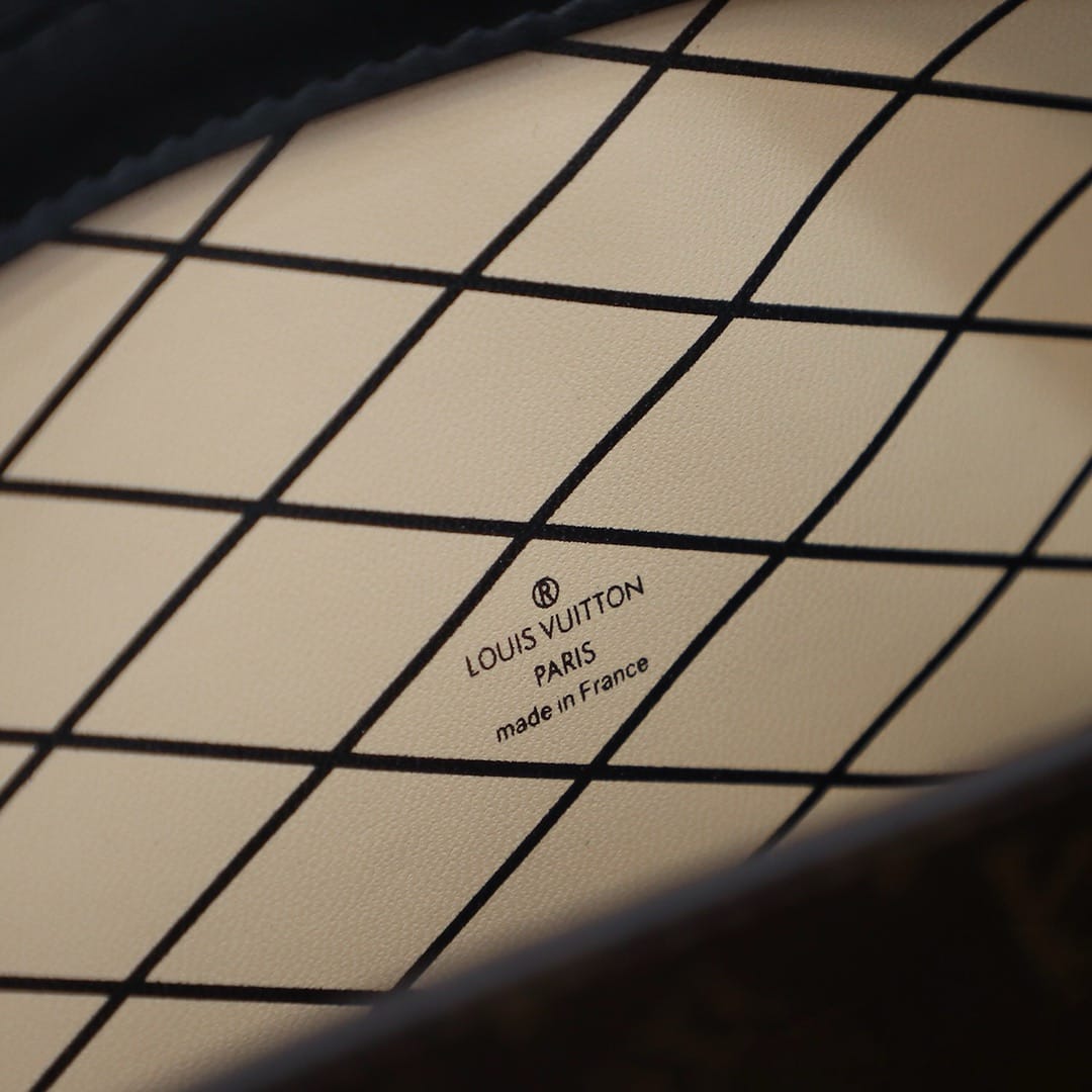 Trunk Clutch Louis Vuitton M43596