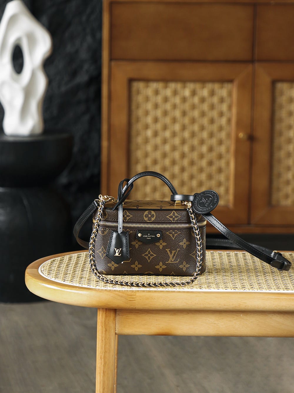 Vanity chain pouch Louis Vuitton M47125