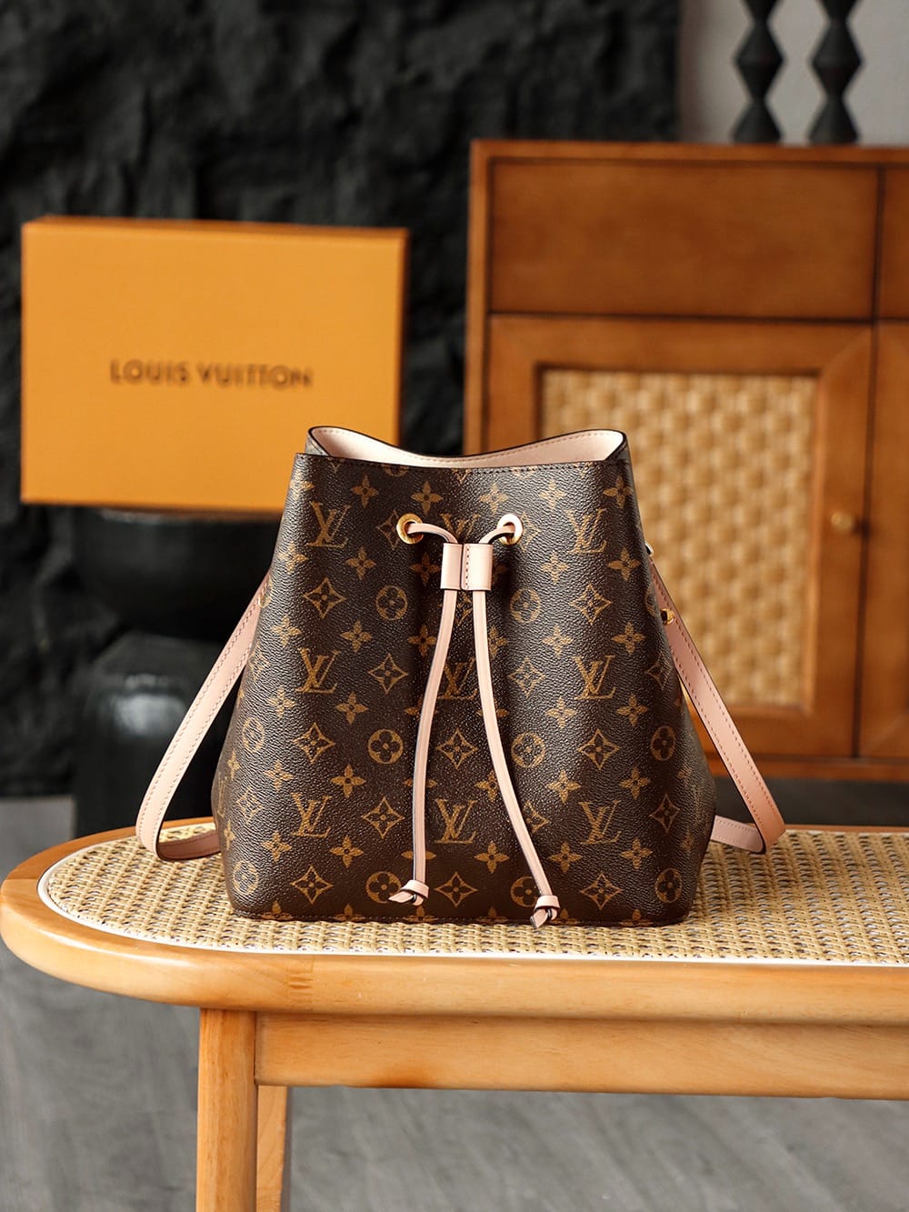 NeoNoe Louis Vuitton M44022