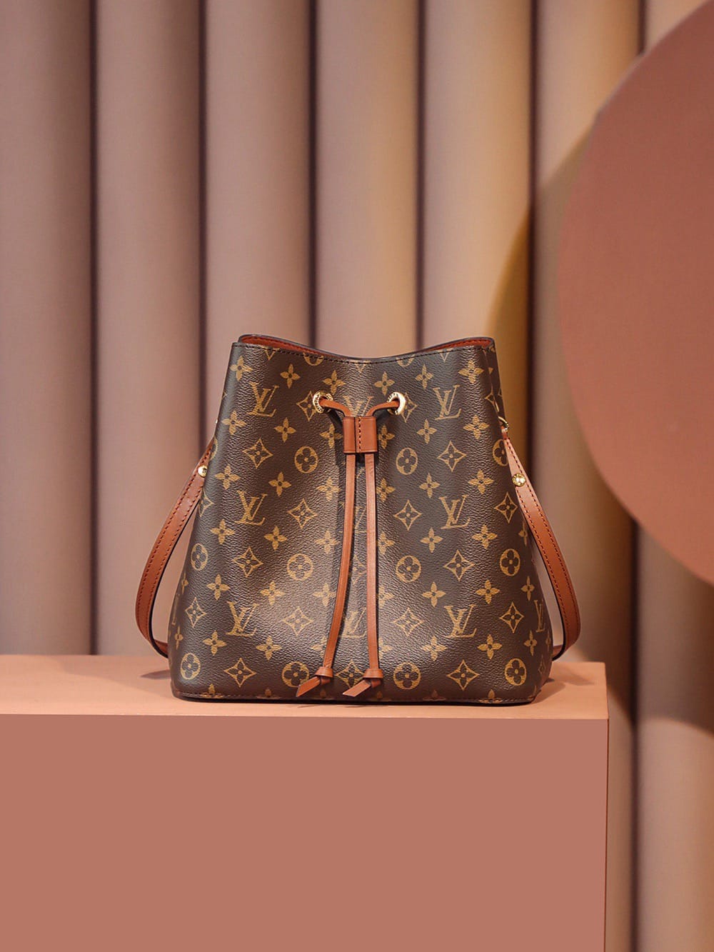 Neo Noe Louis Vuitton M44887