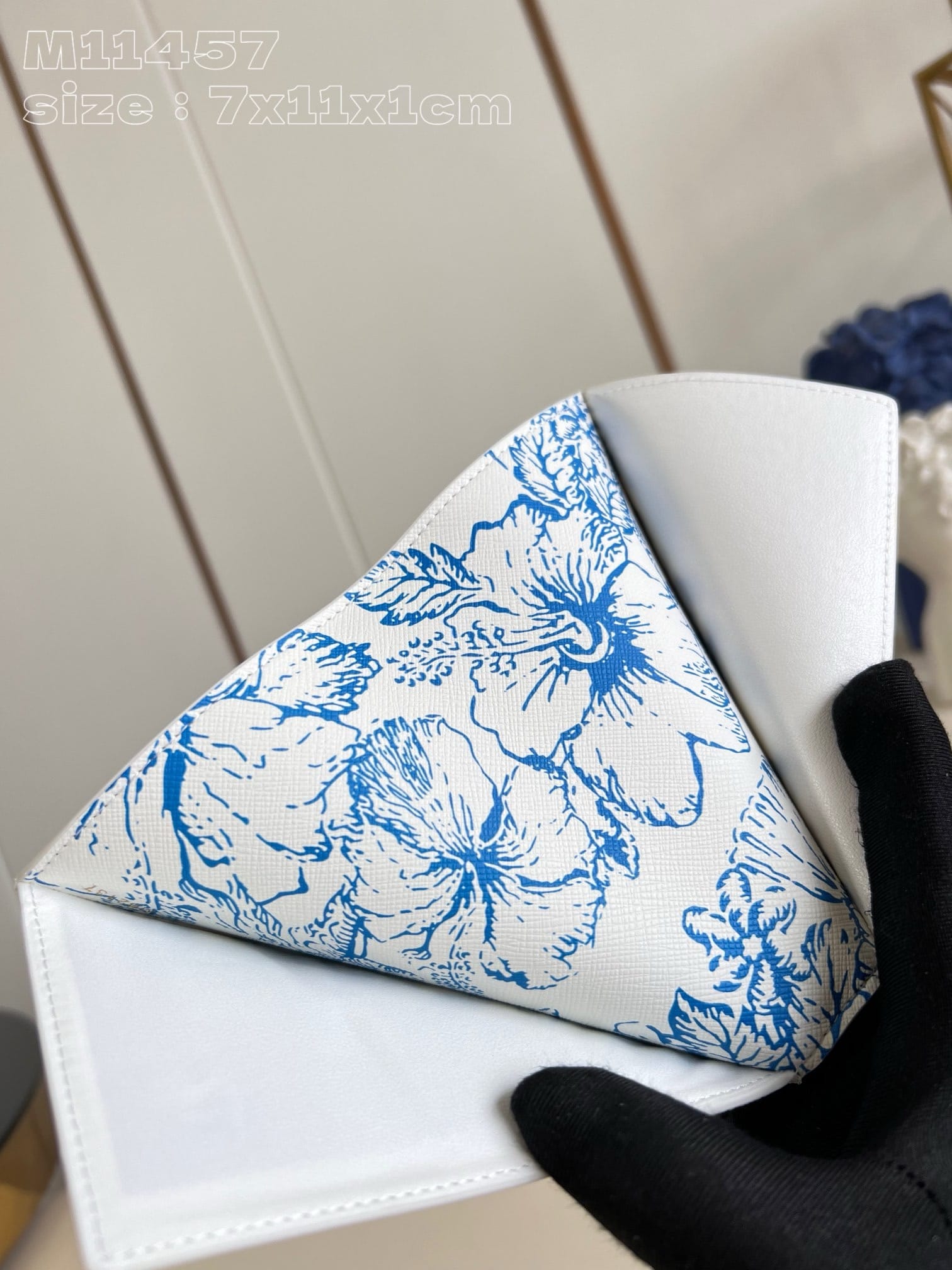 Circle Louis Vuitton M11457.1