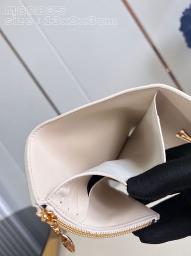 Capucines Louis Vuitton M82835