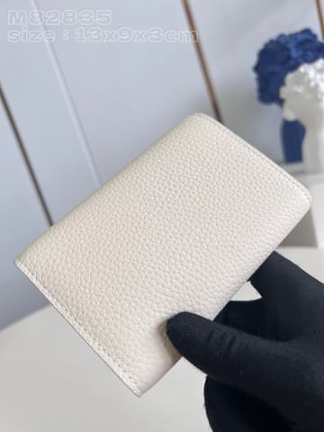 Capucines Louis Vuitton M82835
