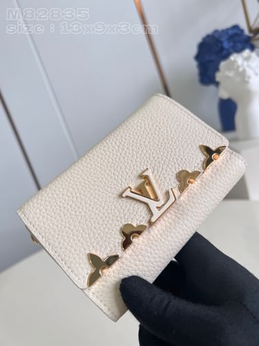 Capucines Louis Vuitton M82835
