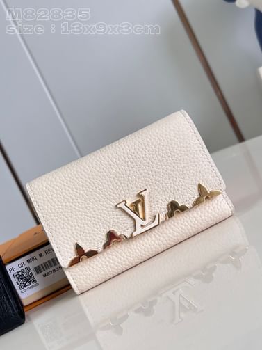 Capucines Louis Vuitton M82835