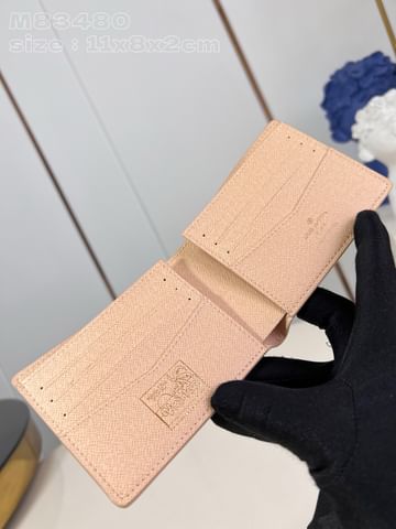 Slender Louis Vuitton M83480.1