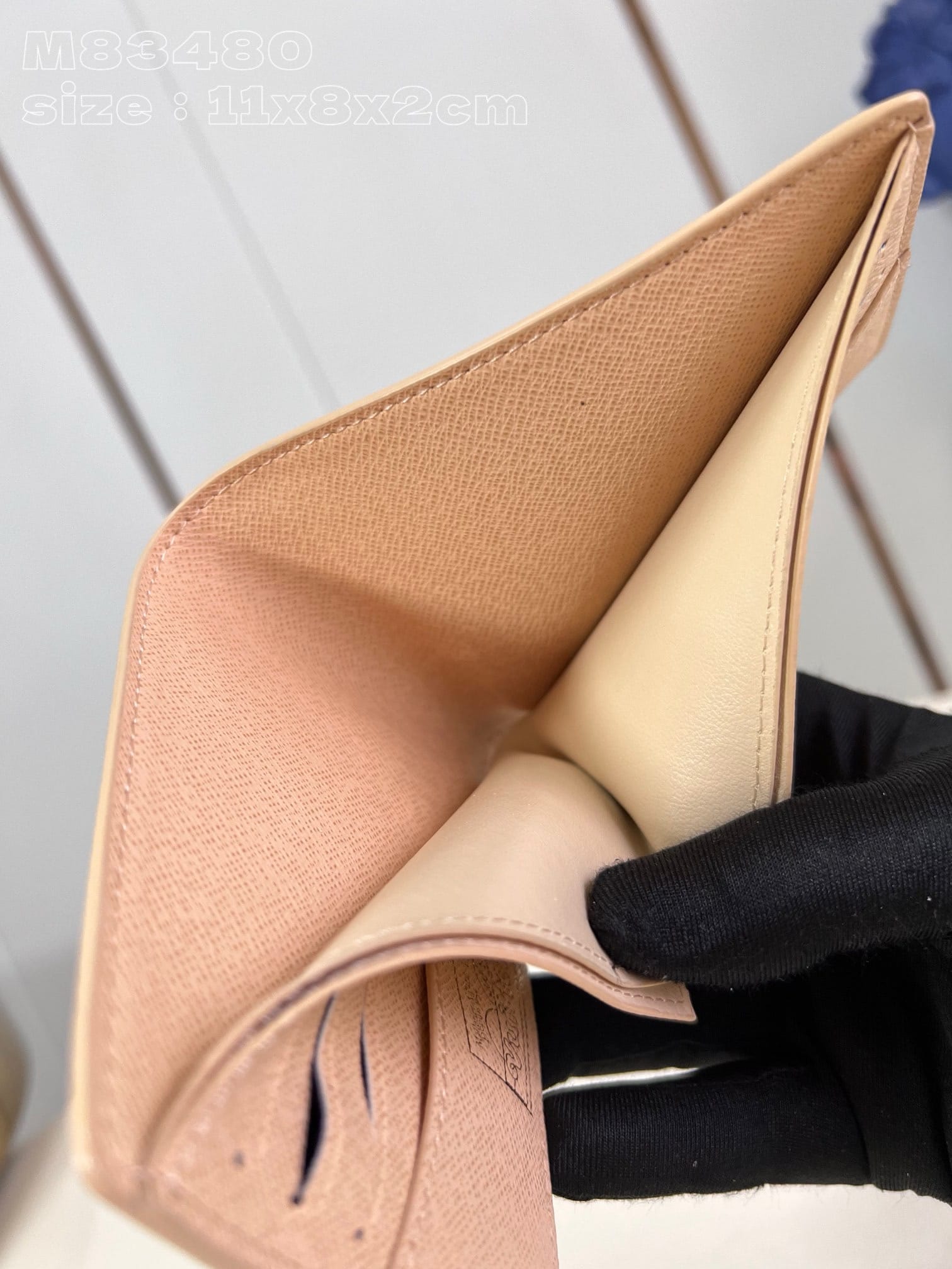 Slender Louis Vuitton M83480.1