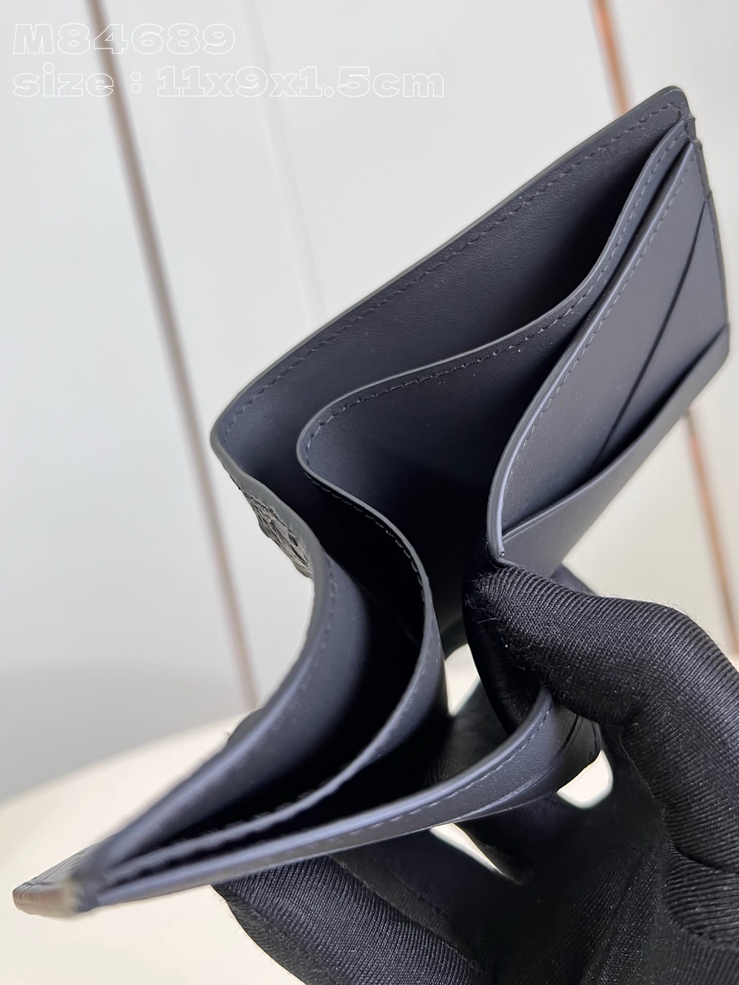 Multiple Louis Vuitton M84689