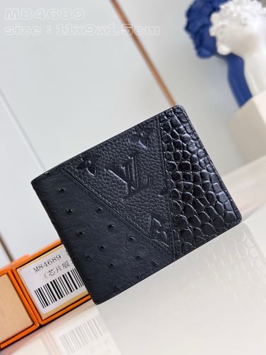 Multiple Louis Vuitton M84689