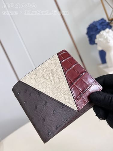 Multiple Louis Vuitton M84689.1