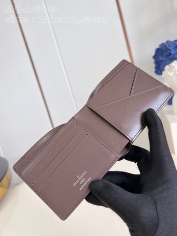 Multiple Louis Vuitton M84689.1