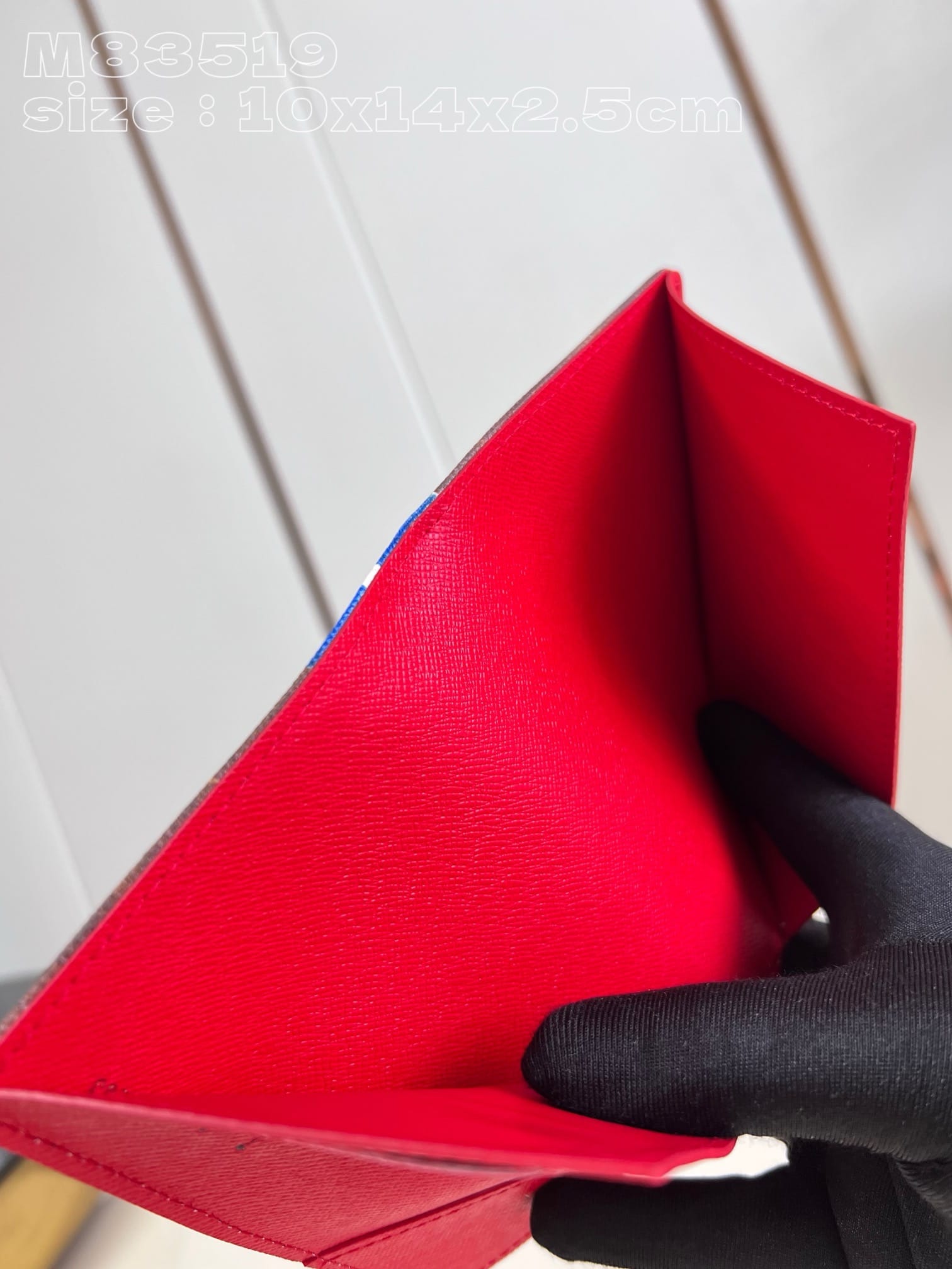 Passport Holder Louis Vuitton M83519