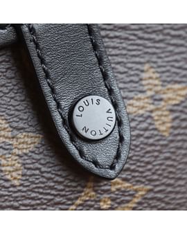 Christopher Louis Vuitton M69404