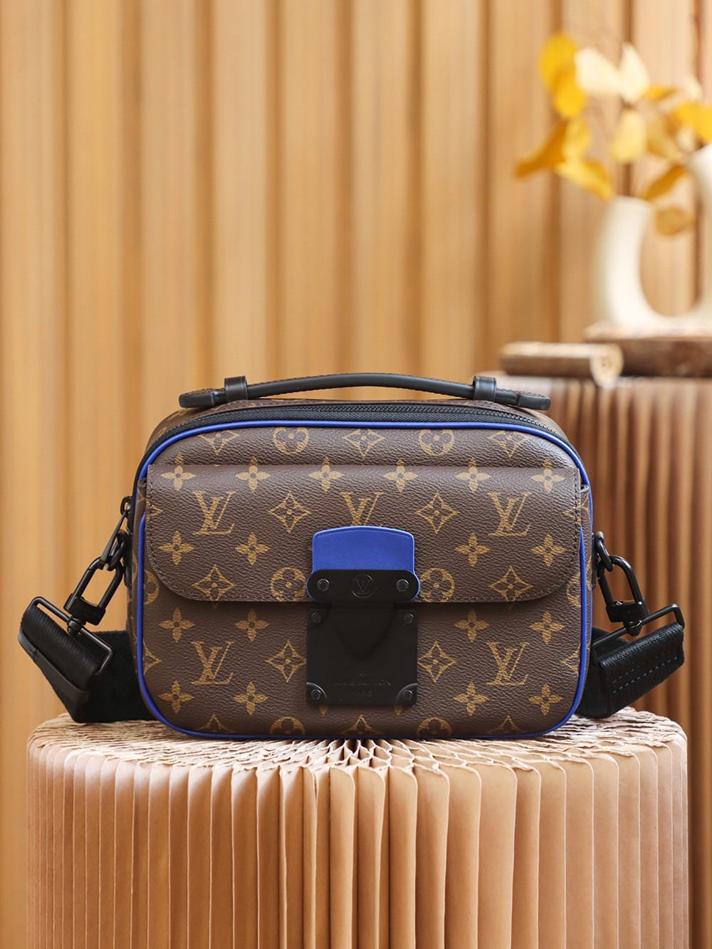 S Lock Louis Vuitton M45863
