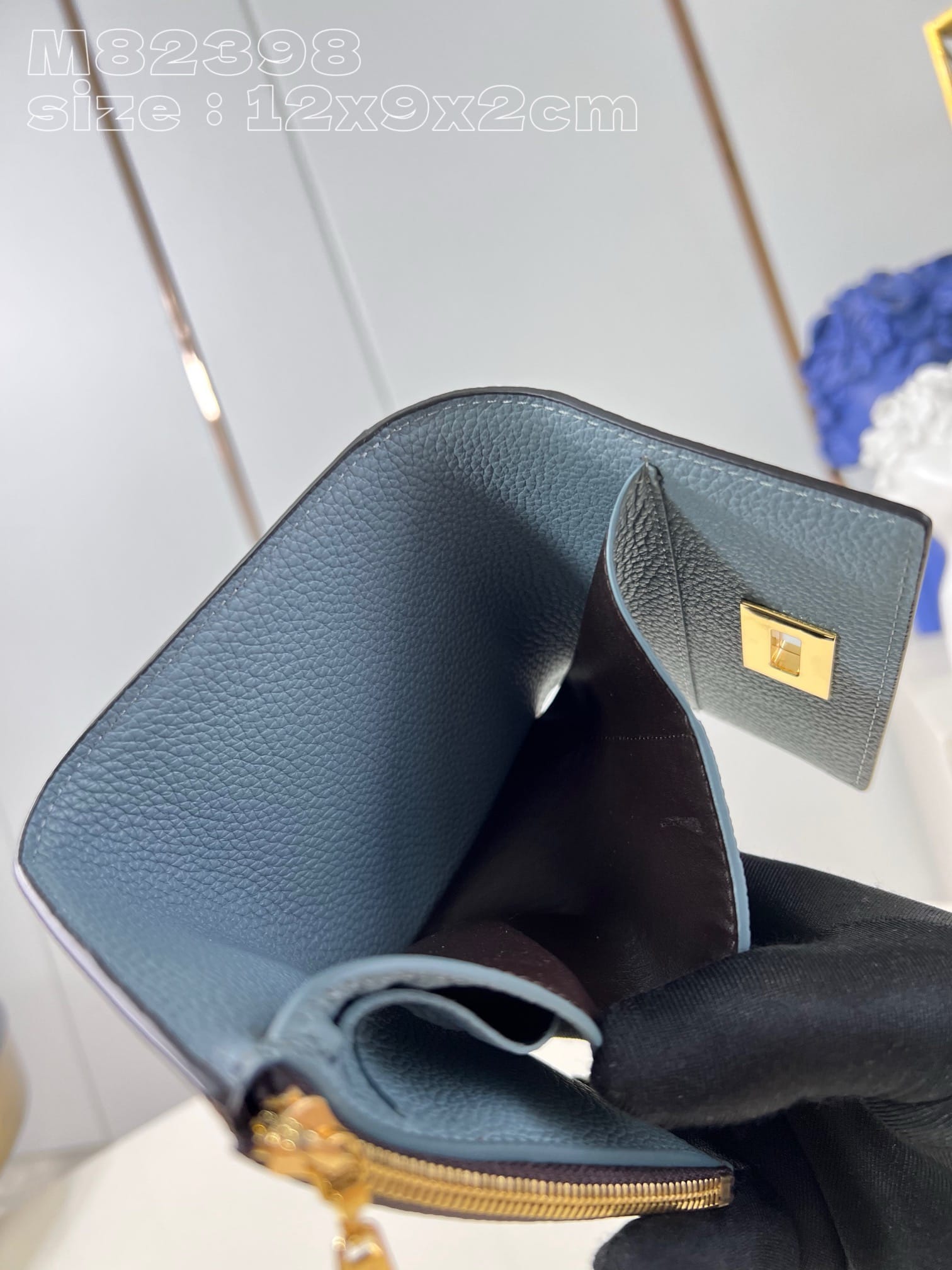 On My Side Louis Vuitton M82398