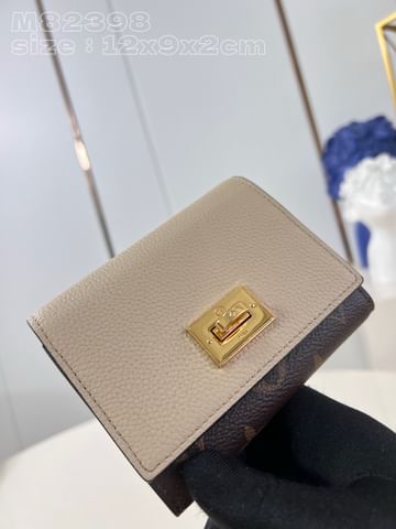 On My Side Louis Vuitton M82398