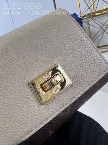 On My Side Louis Vuitton M82398