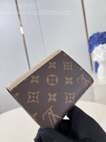 On My Side Louis Vuitton M82398