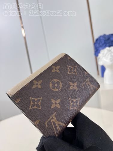 On My Side Louis Vuitton M82398