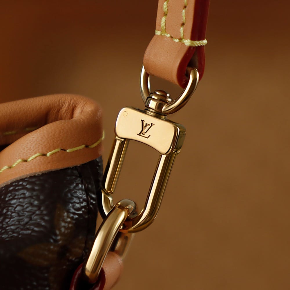 Fold me pouch Louis Vuitton M80874