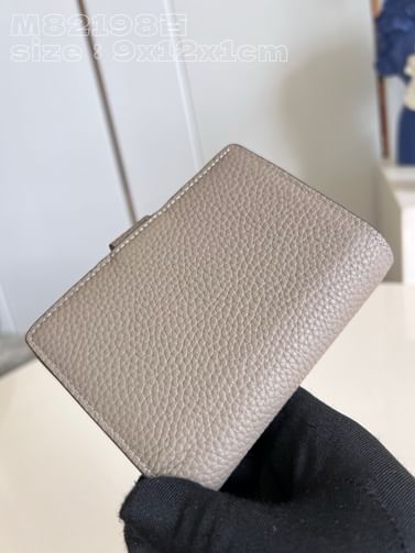 Capucines Louis Vuitton M82461.3