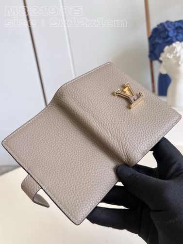 Capucines Louis Vuitton M82461.3