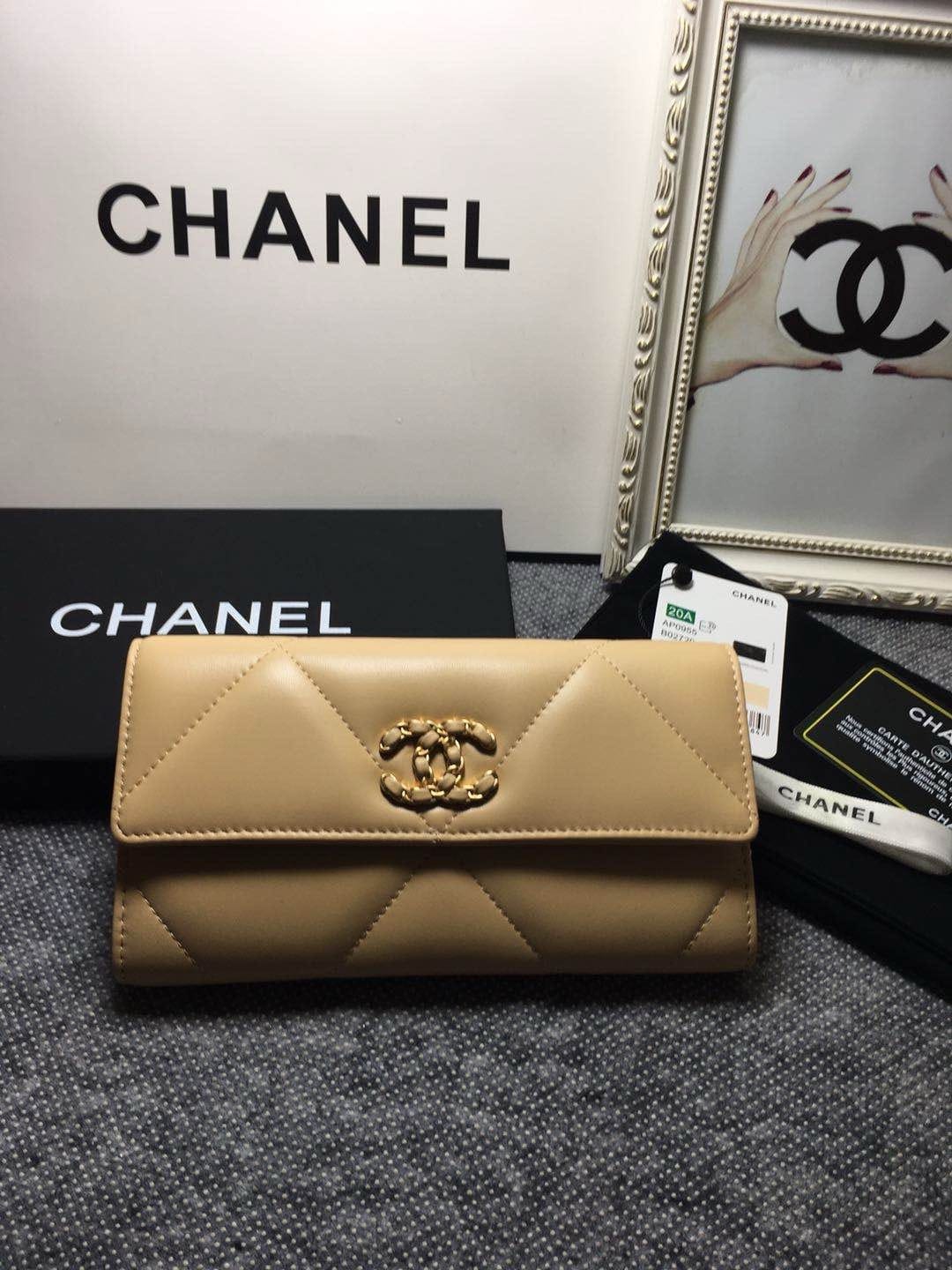 19K Chanel A0955