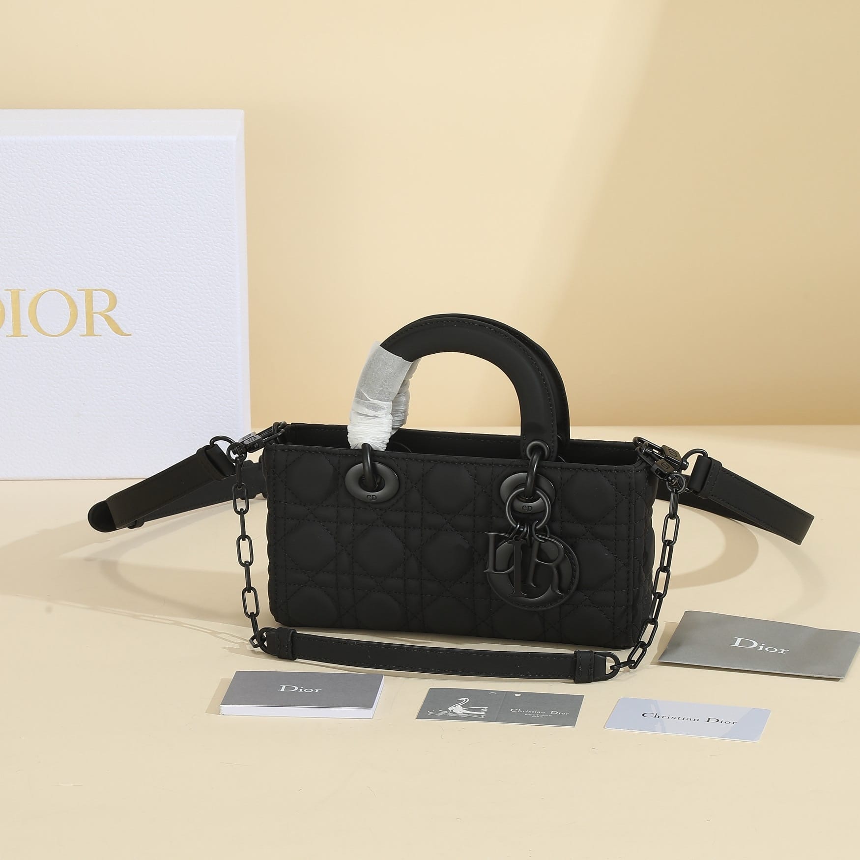 Lady D-Joy 22cm Dior M0613ONGE