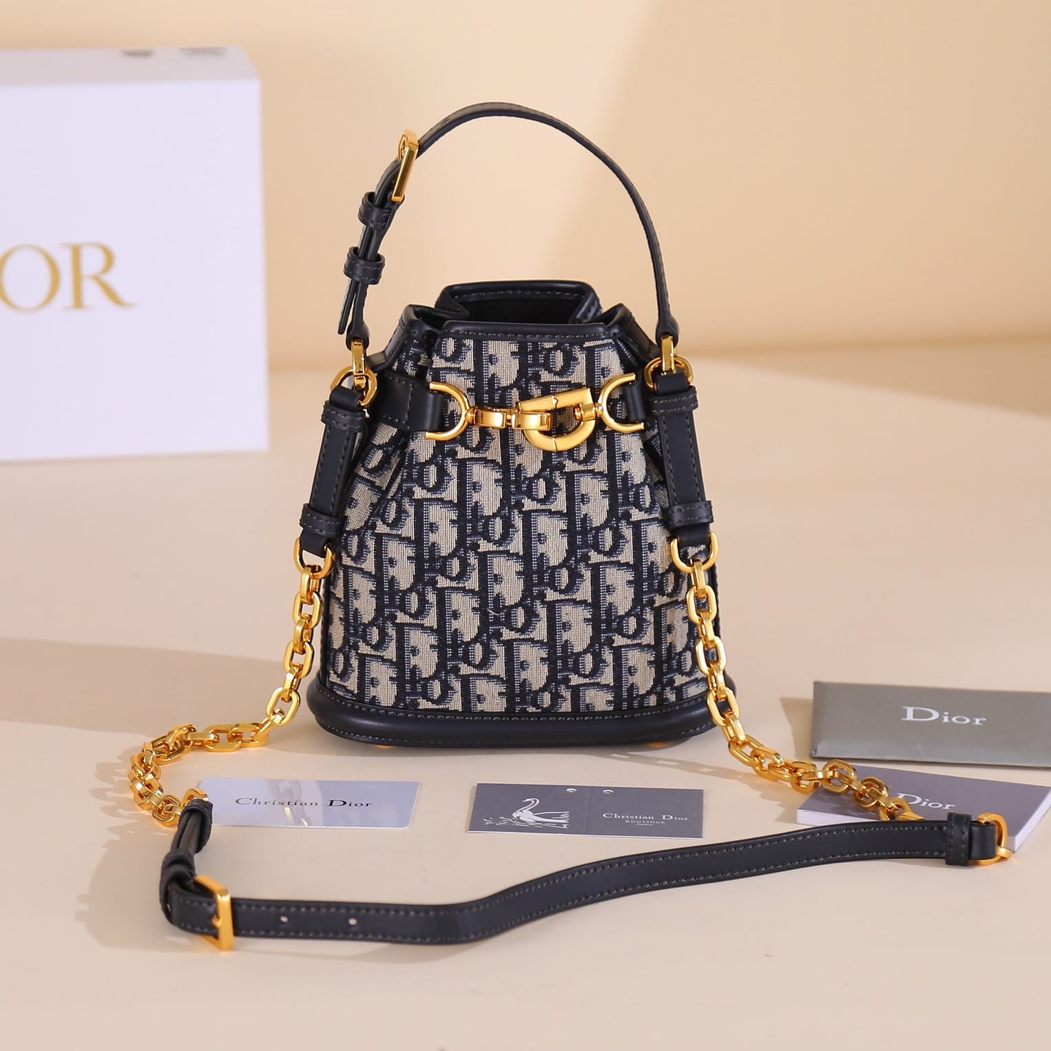 C'est 18cm Dior M2272