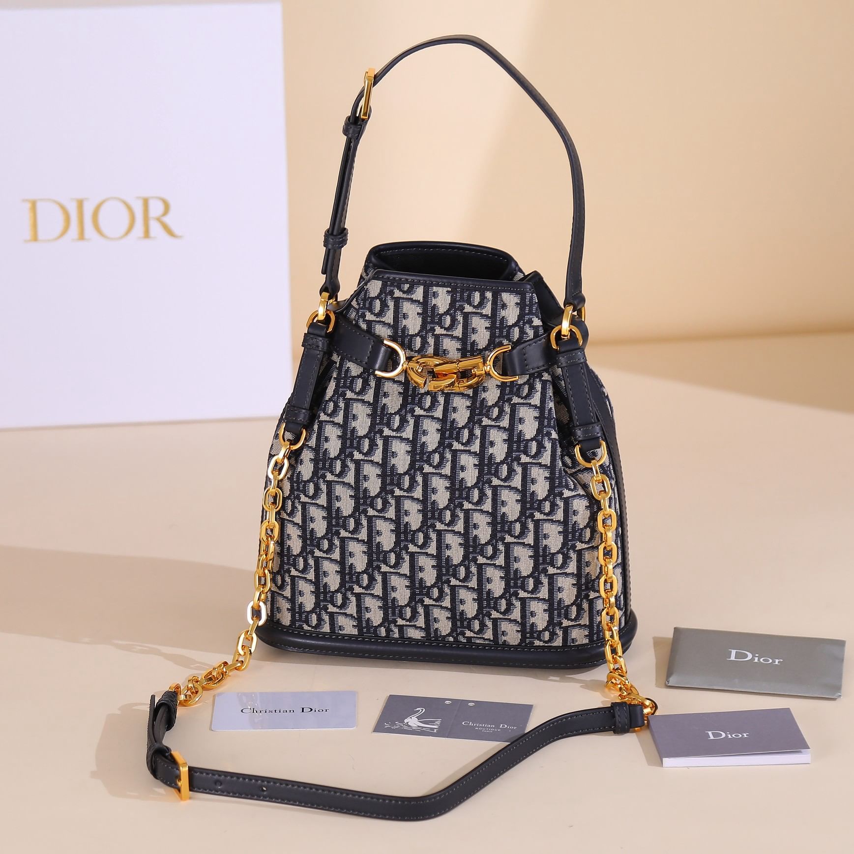 C'est 24cm Dior M2271