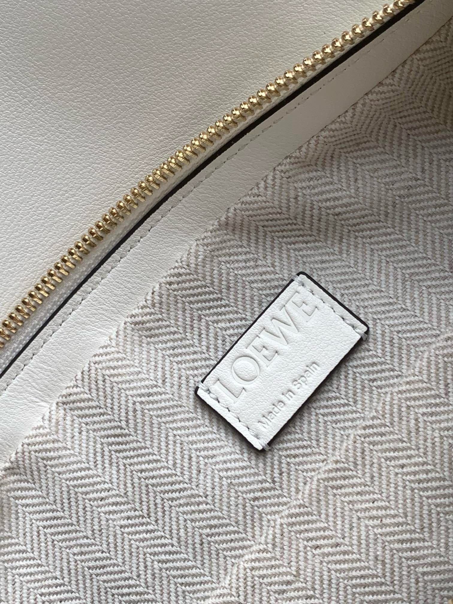 Puzzle Hobo Loewe 8018