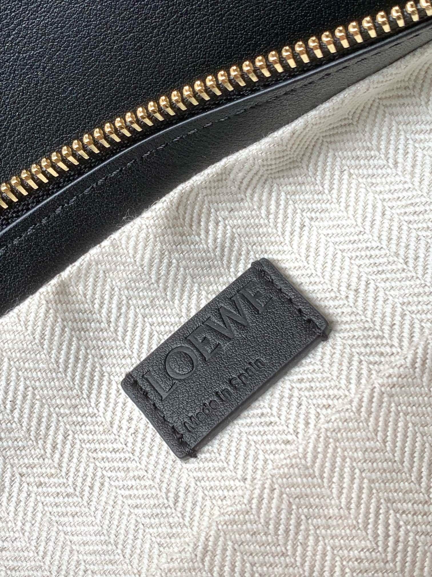 Puzzle Hobo Loewe 8018.1