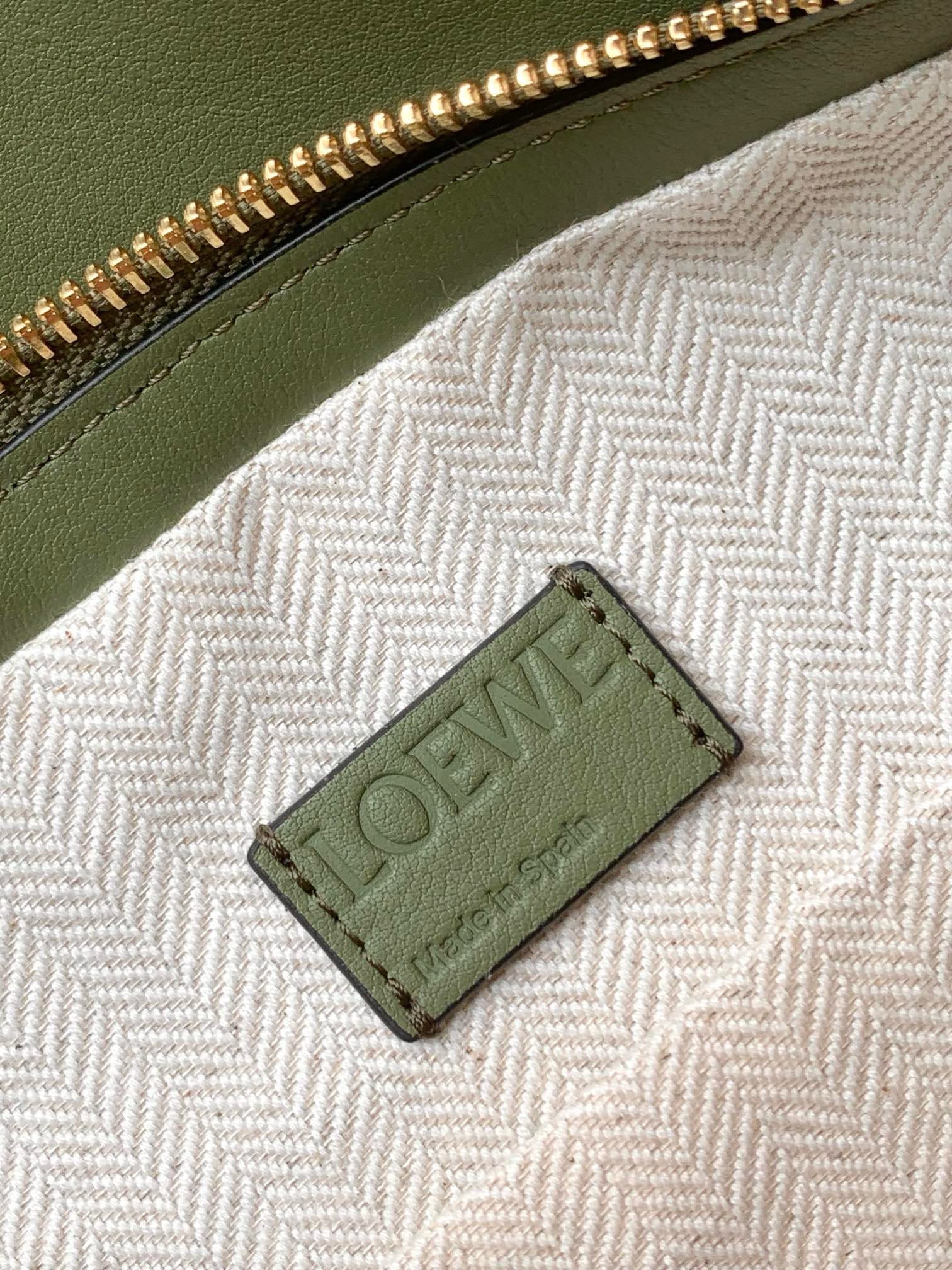 Puzzle Hobo Loewe 8018.2