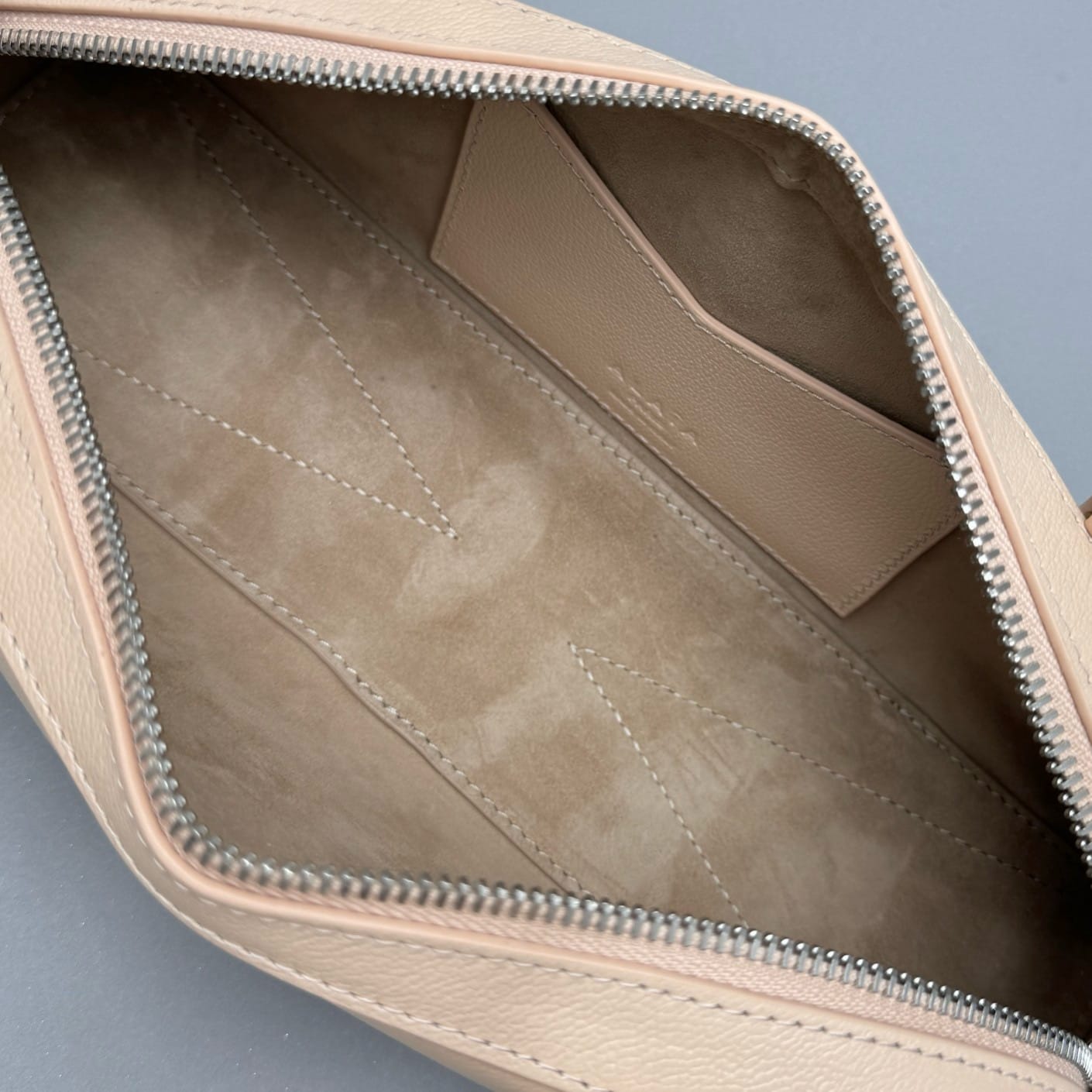 Le Teckel 27cm Alaia 4401.2