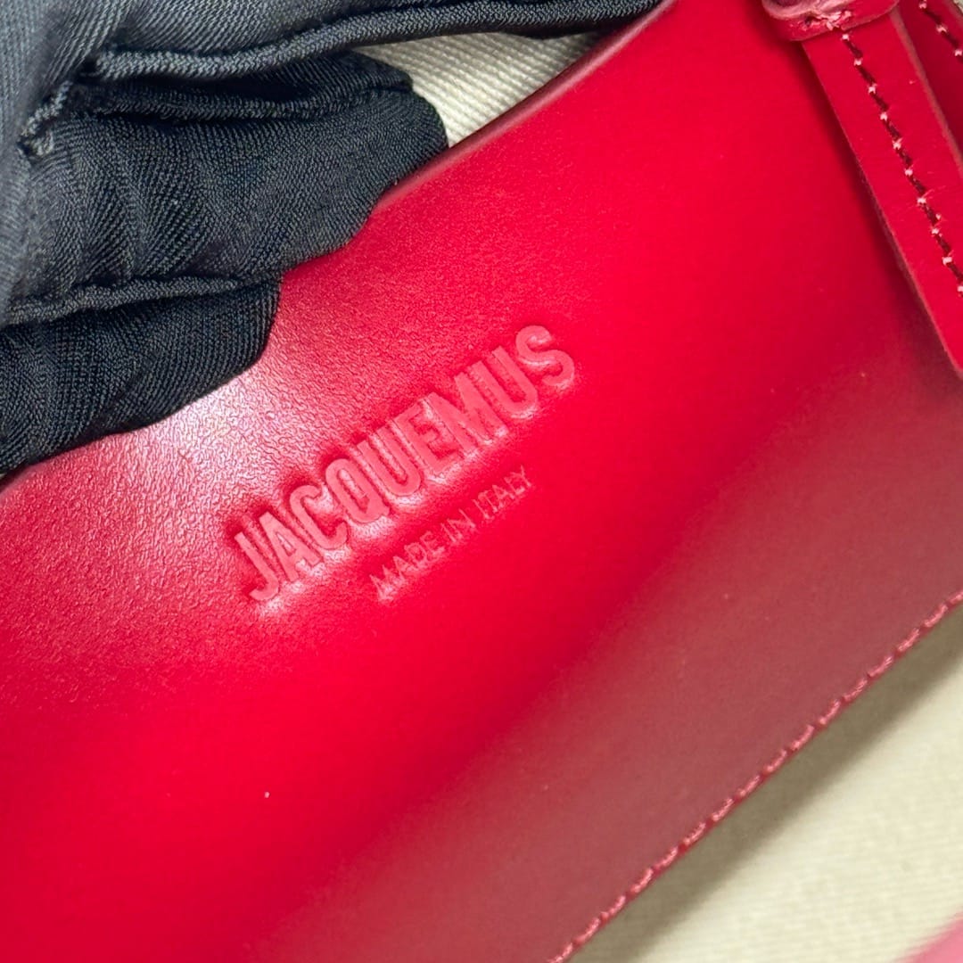 Le petit Tourni Jacquemus 2068.1