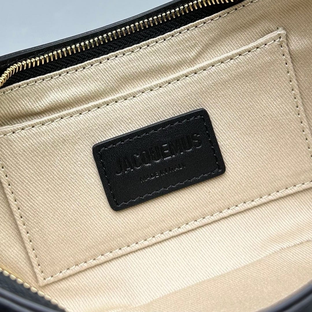 Le Bisou Perle Jacquemus 2095