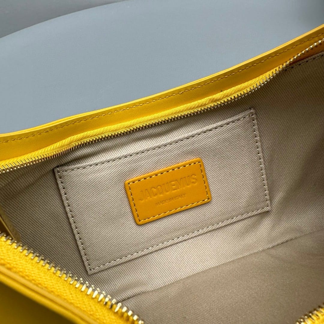 Le Bisou Perle Jacquemus 2095.1