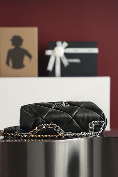 19 Silver 26cm Chanel 1160